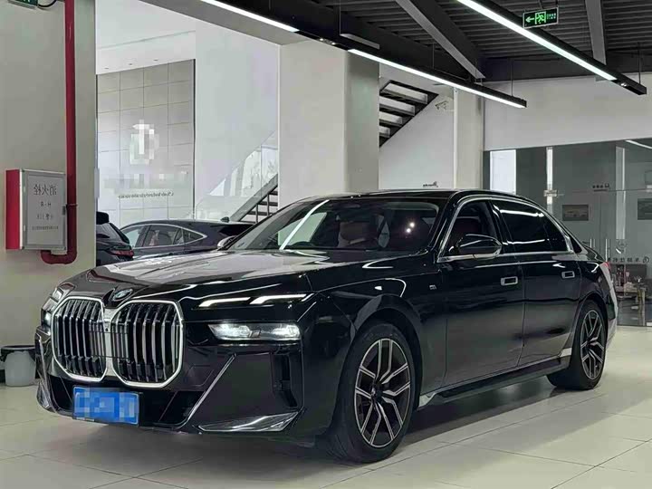 2025 BMW 7 Series 2023 735Li M Sports Package