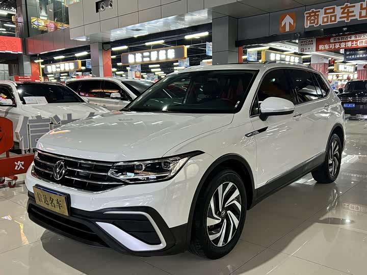 Tiguan L 2023 300TSI automatic two-wheel drive smart version