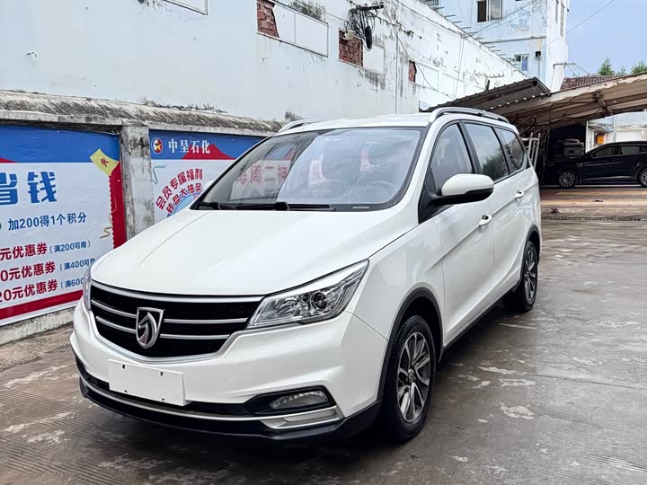 Baojun 730 2021 1.5L manual fashion 7 seats