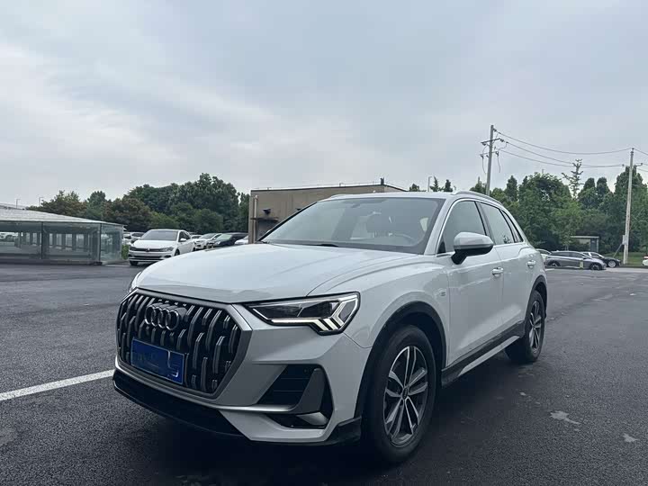 Audi Q3 2024 35 TFSI aggressive and dynamic