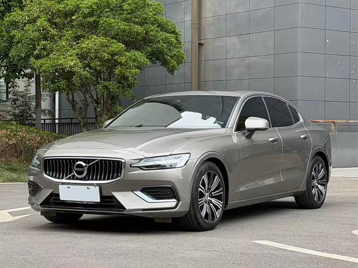 Volvo S60 2022 B4 Zhiyuan Luxury Edition