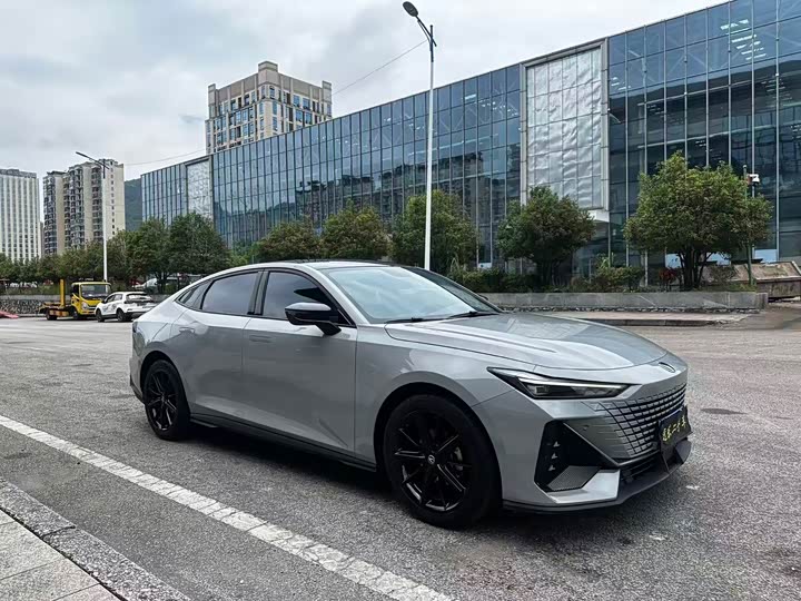 Changan UNI-V 2022 1.5T premium model