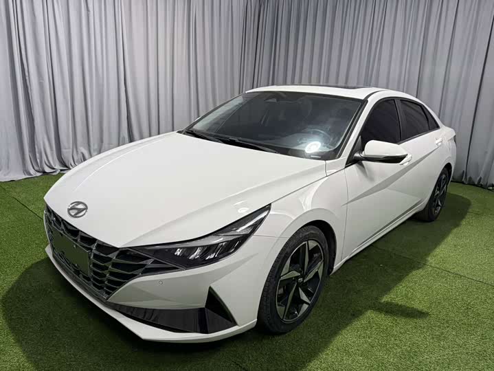 Elantra 2022 1.5L CVT LUX Premium Edition
