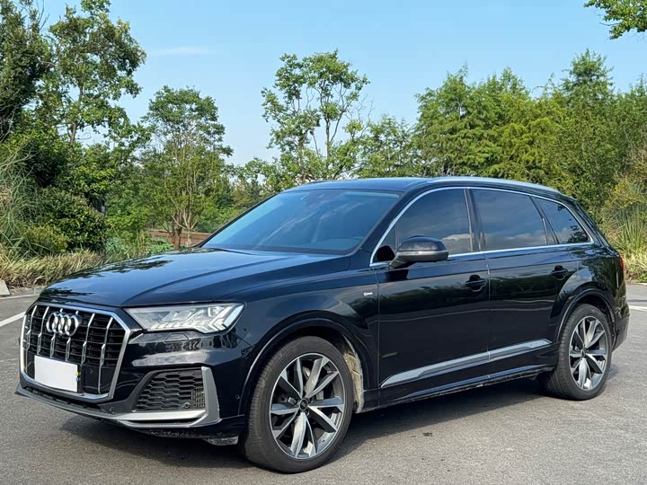 Audi Q7 2021 55 TFSI quattro S line sports version