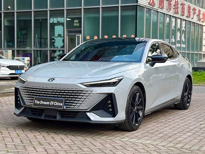 Changan UNI-V 2022 1.5T Smart Pilot Edition