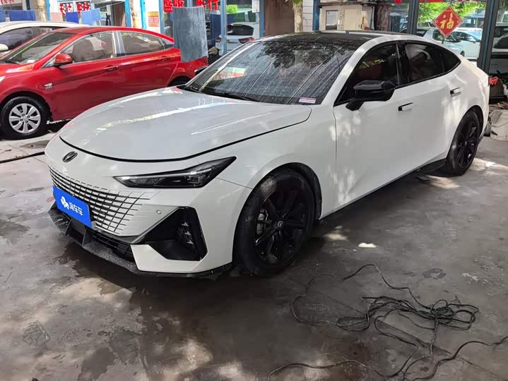 Changan UNI-V 2022 1.5T ZunGui Edition