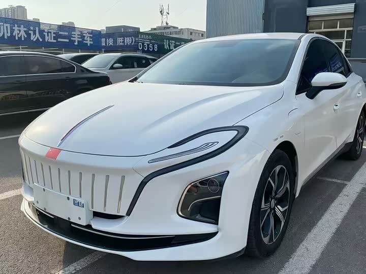 Hongqi E-QM5 2024 450km travel version