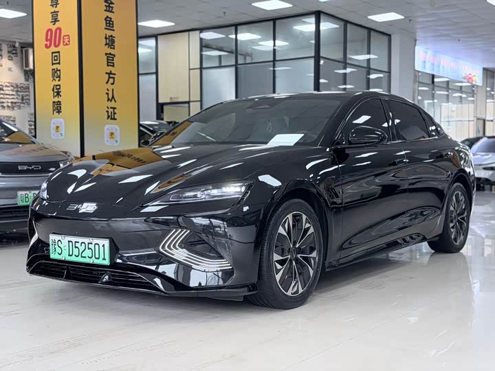 2022 Model 550km Standard Range EditionPremium Version