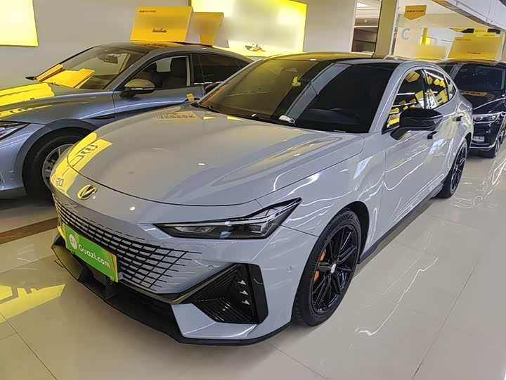 Changan UNI-V 2022 1.5T Smart Pilot Edition