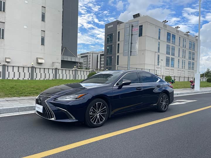 Lexus ES 2021 300h Premium Edition