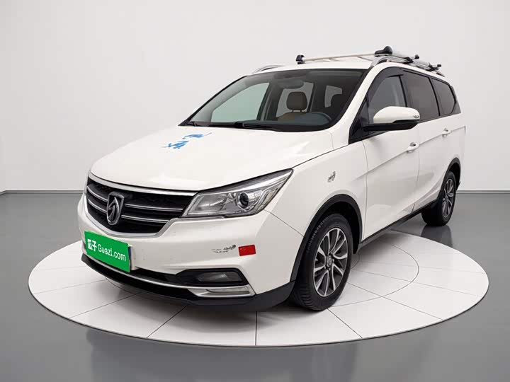 Baojun 730 2021 1.5L manual fashion 7 seats