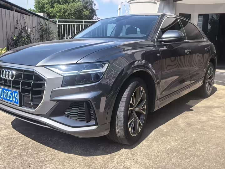 Q8 2021 Model 55 TFSI Luxury Version