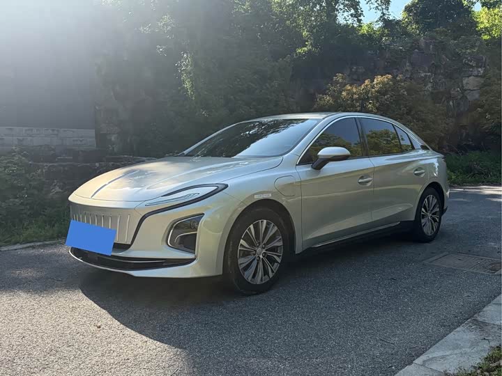 Hongqi E-QM5 2023 Facelift Basic Travel Edition
