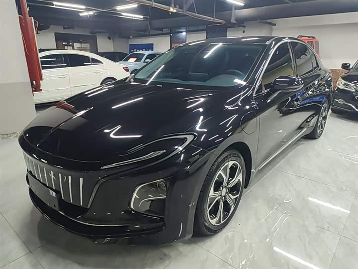 Hongqi E-QM5 2023 facelift basic travel version