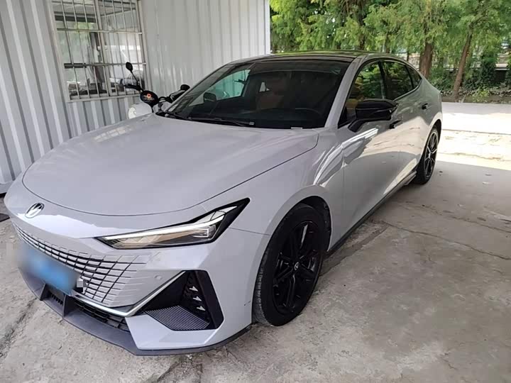 Changan UNI-V 2022 1.5T ZunGui Edition