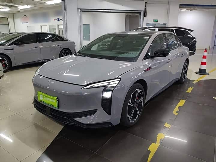 EH7 2024 Model 760 Pro AWD Edition