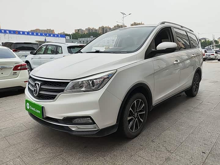 Baojun 730 2021 1.5L manual fashion 7 seats