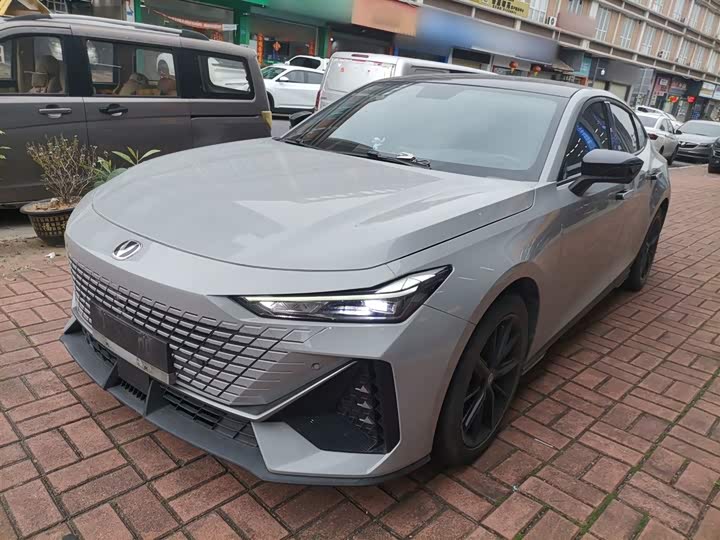 Changan UNI-V 2022 1.5T premium model