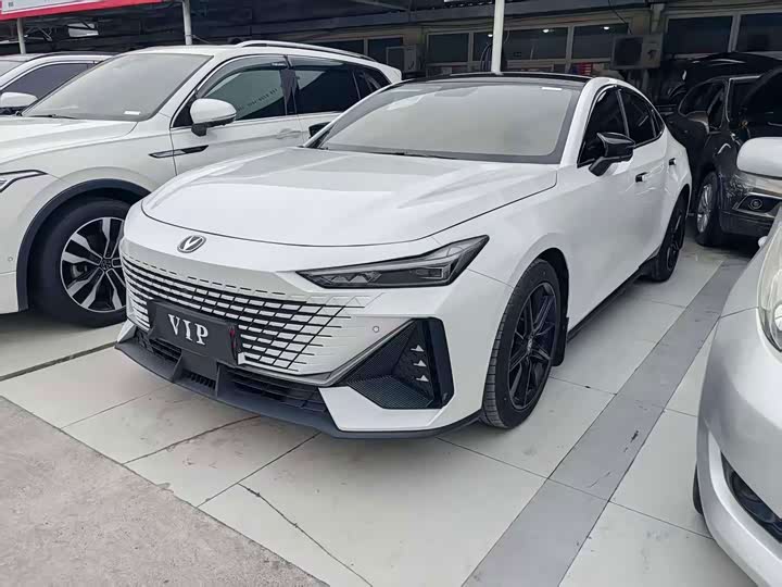 Changan UNI-V 2022 1.5T ZunGui Edition