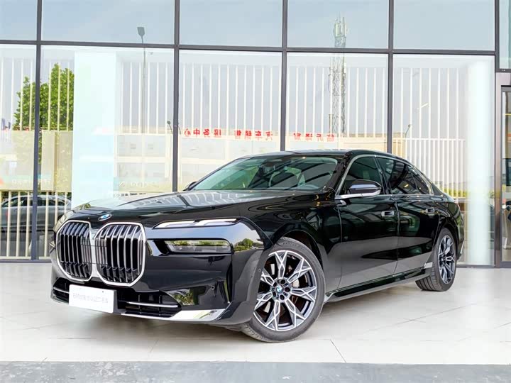 BMW 7 Series 2023 735Li Luxury Line