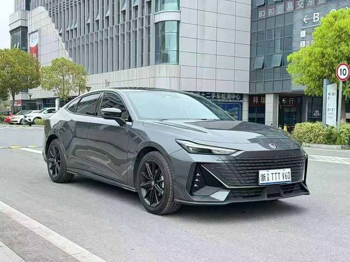 Changan UNI-V 2024 1.5T high-energy version
