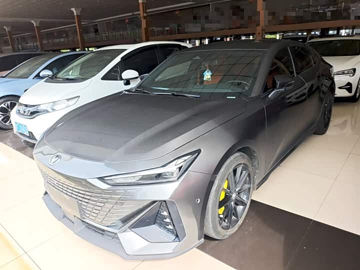 Changan UNI-V 2022 1.5T Smart Pilot Edition