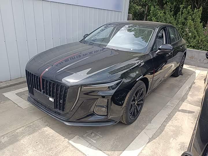 Hongqi H5 2025 Model 2.0T Edition
