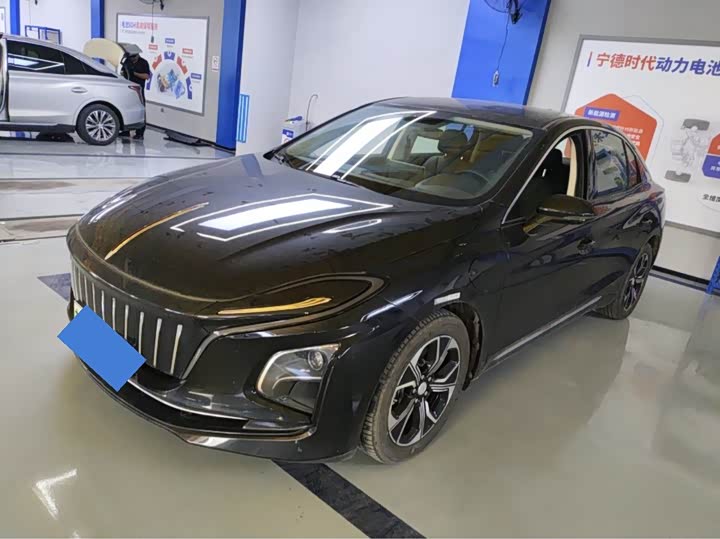 Hongqi E-QM5 2024 450km travel version