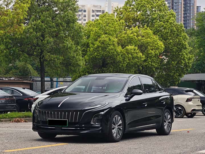 Hongqi E-QM5 2022 431km Charging Enjoyment Edition