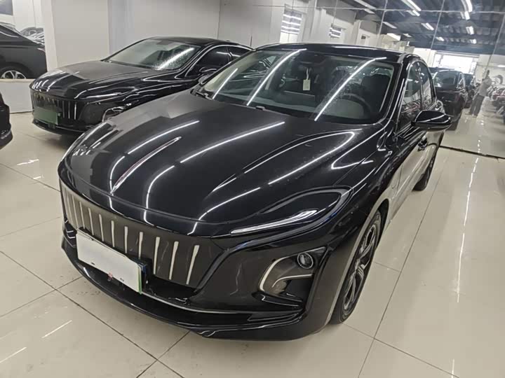 Hongqi E-QM5 2023 facelift basic travel version
