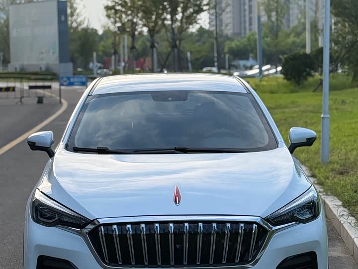 Hongqi E-HS3 2019 Smart connected Qiyue FWD