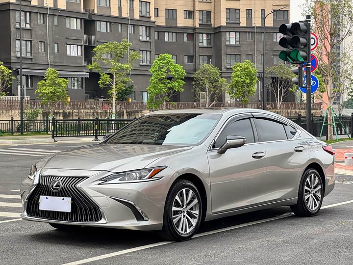 Lexus ES 2020 200 Excellence Edition
