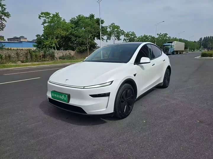Model Y 2025 rear-wheel drive version