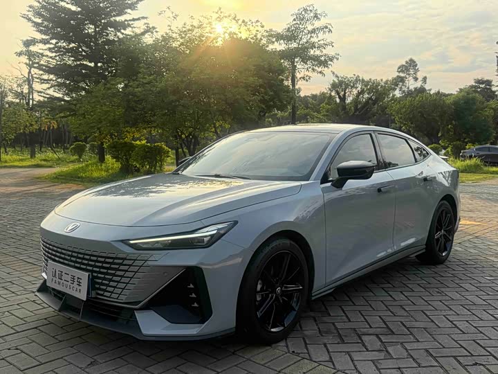 Changan UNI-V 2023 1.5T Prestige Edition