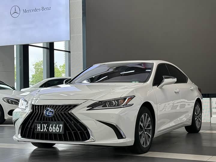 Lexus ES 2021 300h Excellence Edition