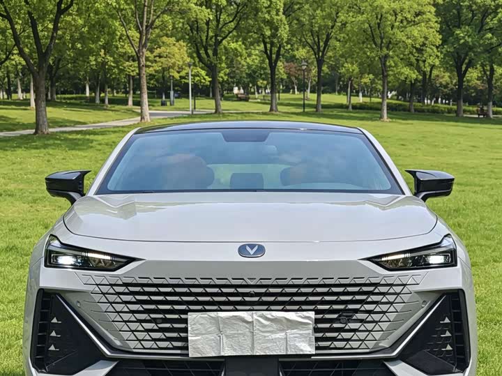 Changan UNI-V 2022 1.5T ZunGui Edition