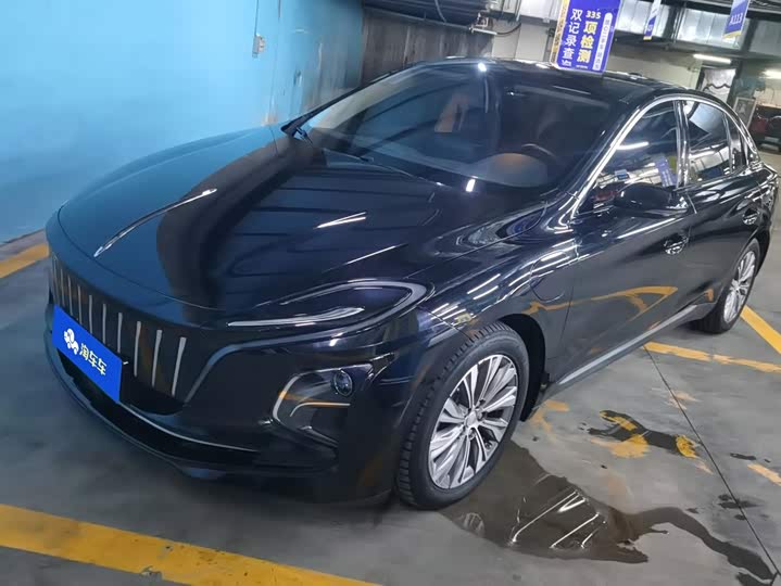 Hongqi E-QM5 2023 basic travel version