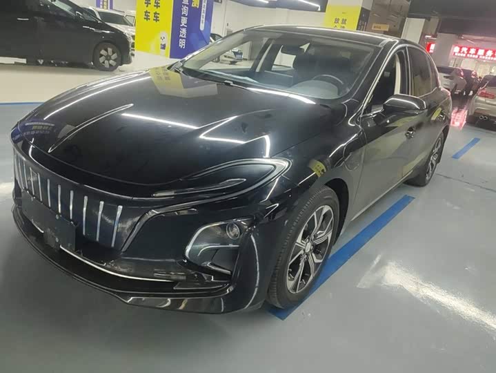 Hongqi E-QM5 2023 basic travel version