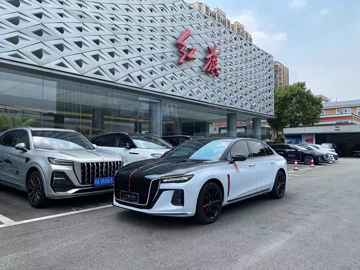 Hongqi H5 2025 Model 2.0T Edition