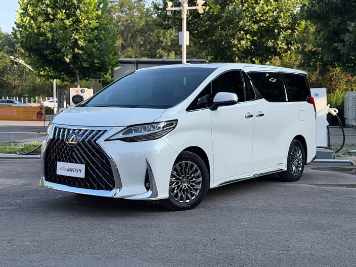 Lexus LM 2020 300h seven-seater elegant version