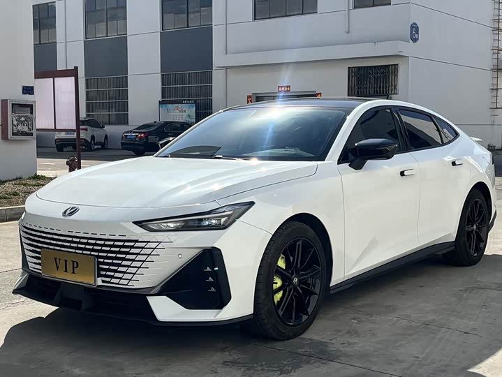 Changan UNI-V 2022 1.5T ZunGui Edition