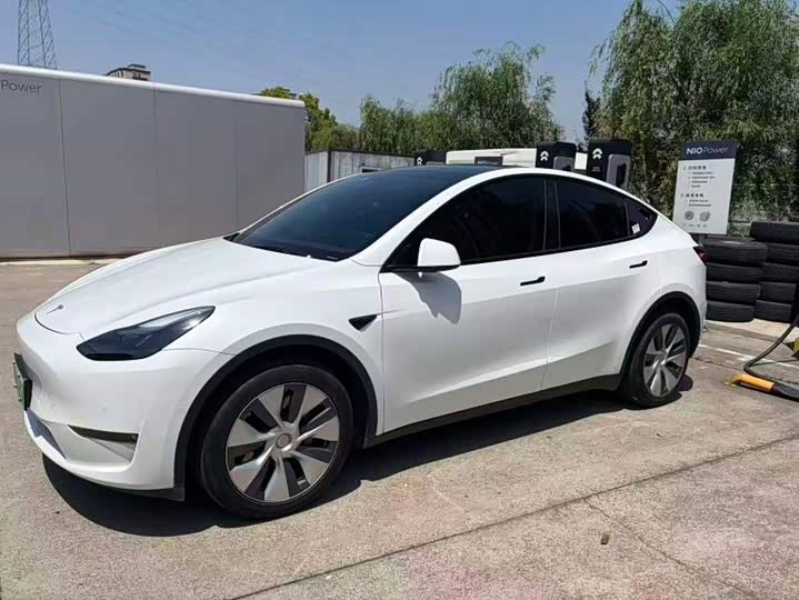 Model Y 2022 long-range all-wheel drive version
