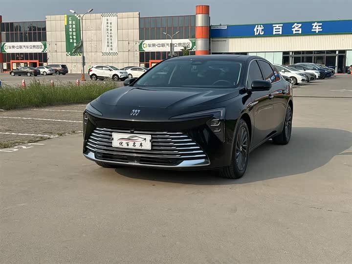 LaCrosse 2025 28T Platinum Edition