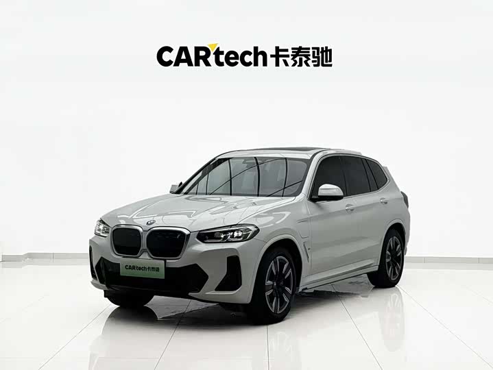 BMW iX3 2023 leading model
