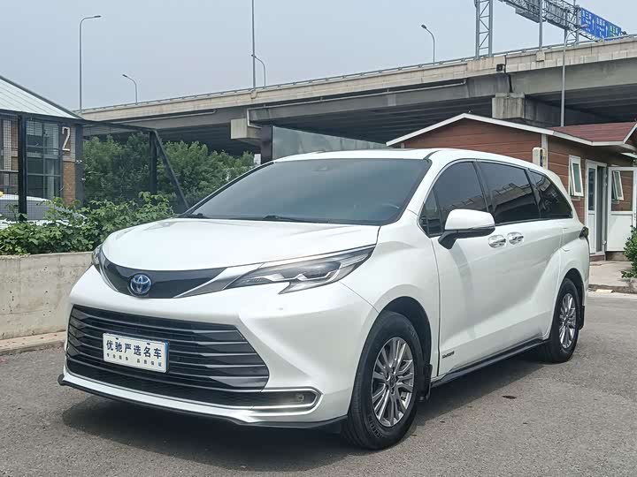 SIENNA 2021 2.5L Hybrid Premium Edition
