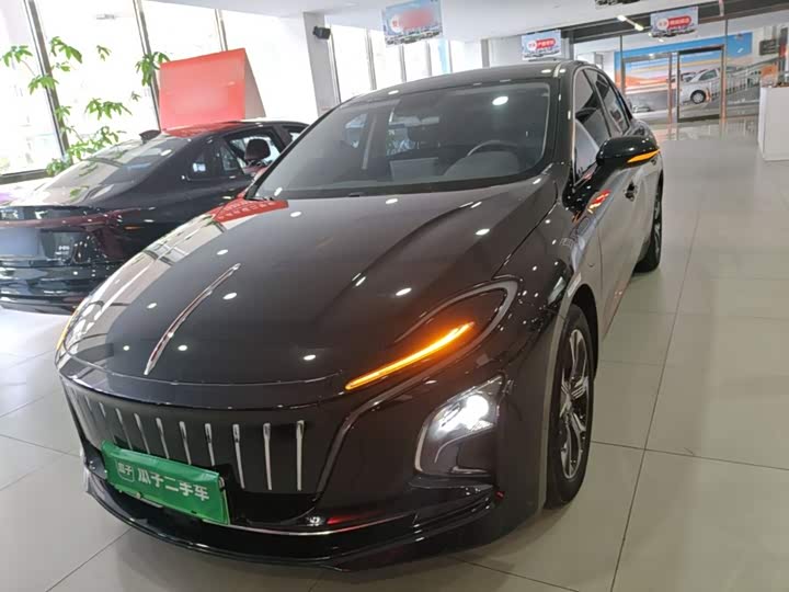 Hongqi E-QM5 2023 facelift basic travel version