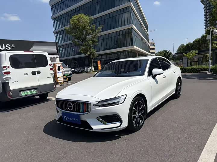 Volvo S60 2022 B4 Zhiyi Luxury Edition