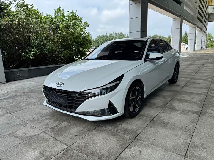 Elantra 2023 1.5L CVT LUX Premium Edition