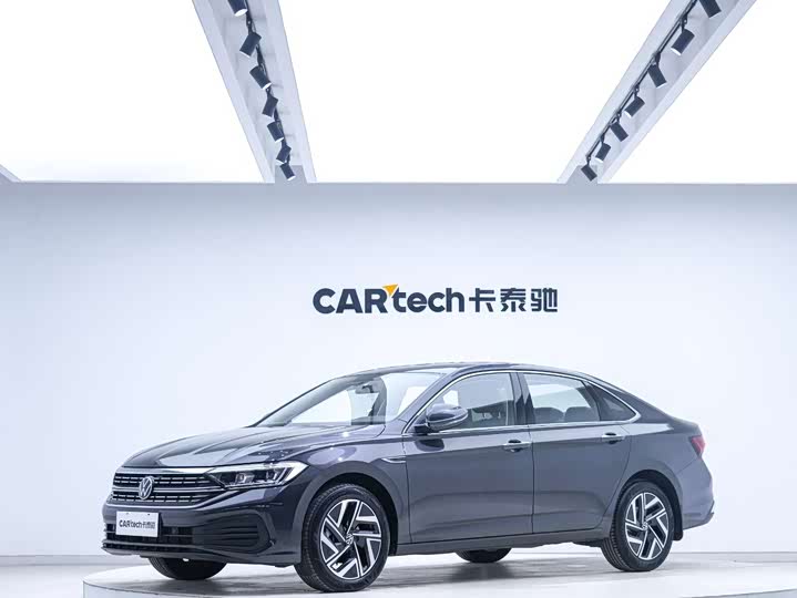 Sagitar 2025 facelift three 300TSI DSG transcendent version