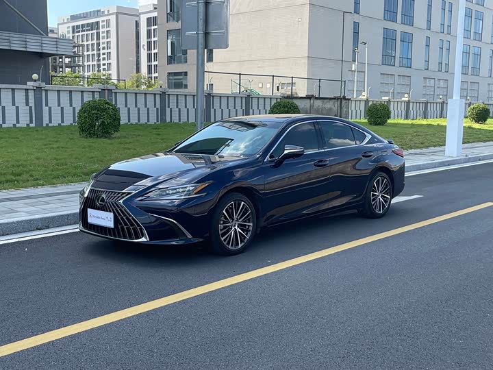 Lexus ES 2022 300h Premium Edition